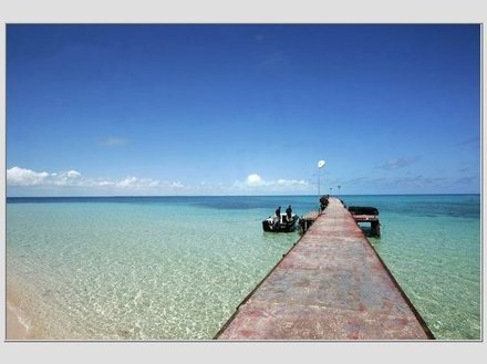 Kuba vilioja šilta ir švaria jūra, smėlėtasi paplūdimiais