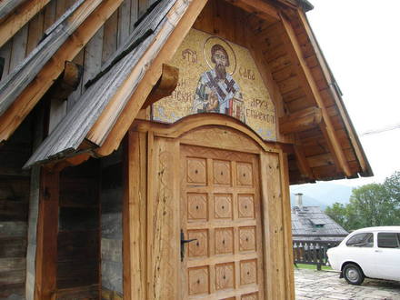 Cerkvės Drvengrad įėjimas