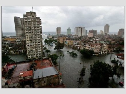 Havana po uragano "Vilma" pasiautėjimo tapo panaši į Veneciją.